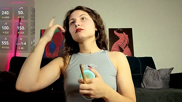 Snapshot of TrixiBell chatting on November 6, 2025, 6:28 am TrixiBell online show from November 6, 2025, 6:28 am