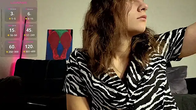 Snapshot of TrixiBell chatting on November 8, 2025, 5:00 am TrixiBell online show from November 8, 2025, 5:00 am