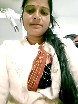 Cutreet online show from December 15, 2025, 11:31 pm