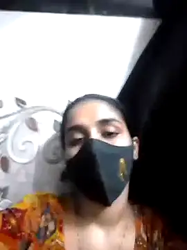 Snapshot of Zoya_G chatting on October 15, 2025, 9:12 pm Zoya G online show from October 15, 2025, 9:12 pm