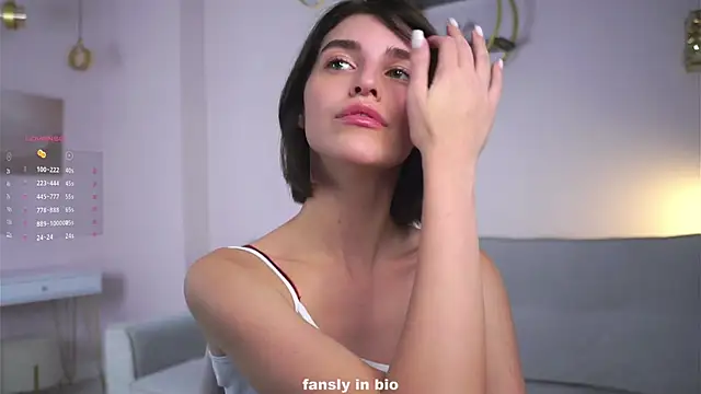 EleneButton online show from November 13, 2025, 1:31 am