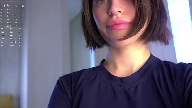 EleneButton online show from April 9, 2026, 1:18 am