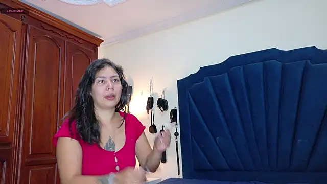 Snapshot of RoxyandAron2 chatting on May 3, 2026, 12:09 pm RoxyandAron2 online show from May 3, 2026, 12:09 pm