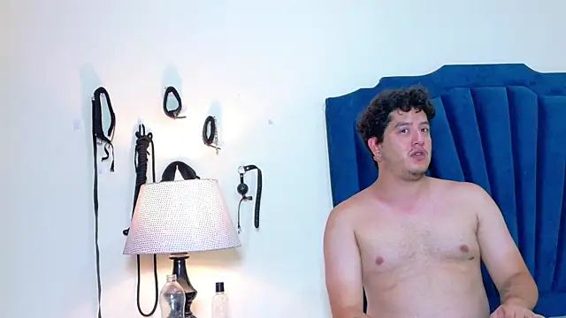 RoxyandAron2 online show from April 1, 2026, 1:41 pm