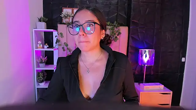 Bonnali lune online show from October 31, 2025, 2:35 pm