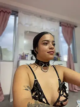 JuanitaMore01 online show from February 6, 2026, 10:50 pm