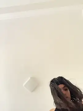 JuanitaMore01 online show from April 17, 2026, 8:33 pm