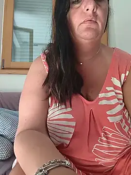 Snapshot of LaReginaNera chatting on June 13, 2026, 6:22 am LaReginaNera online show from June 13, 2026, 6:22 am