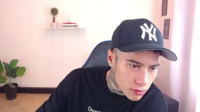 Snapshot of setthomas chatting on November 21, 2025, 3:11 pm setthomas online show from November 21, 2025, 3:11 pm