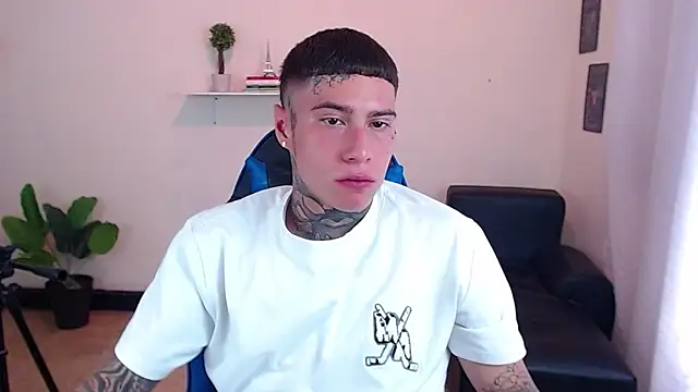 Snapshot of setthomas chatting on October 22, 2025, 3:44 pm setthomas online show from October 22, 2025, 3:44 pm