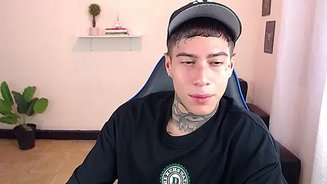 Snapshot of setthomas chatting on November 18, 2025, 3:04 pm setthomas online show from November 18, 2025, 3:04 pm