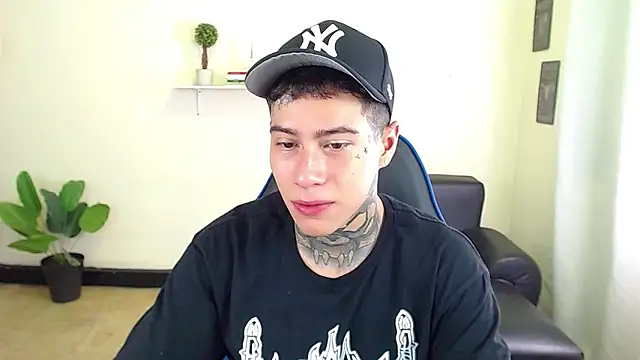 Snapshot of setthomas chatting on November 11, 2025, 2:23 pm setthomas online show from November 11, 2025, 2:23 pm