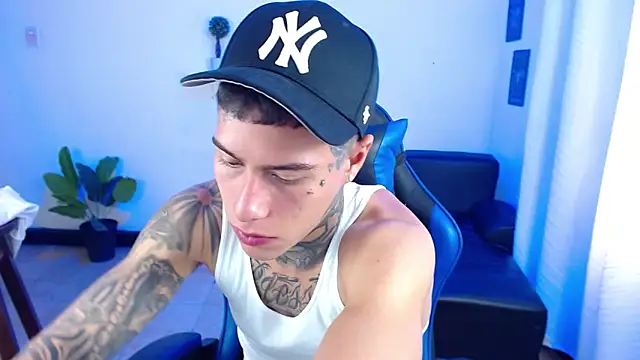 Snapshot of setthomas chatting on November 6, 2025, 2:32 pm setthomas online show from November 6, 2025, 2:32 pm