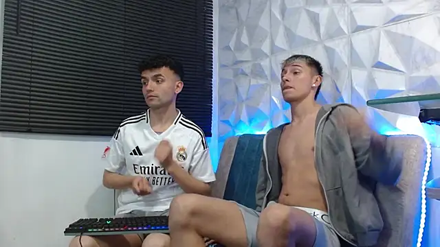 Snapshot of Isaac_tan chatting on October 31, 2025, 3:47 am Isaac tan online show from October 31, 2025, 3:47 am