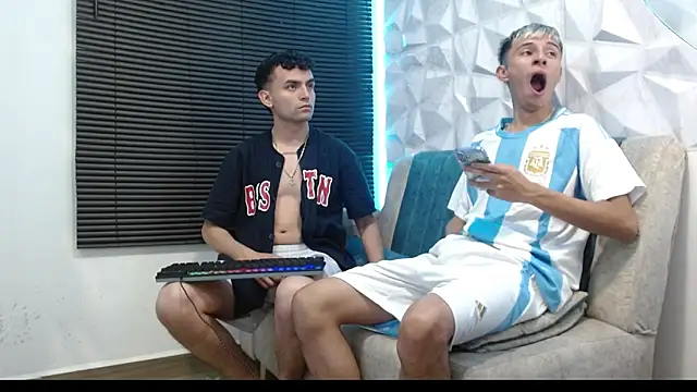 Snapshot of Isaac_tan chatting on September 20, 2025, 4:17 am Isaac tan online show from September 20, 2025, 4:17 am