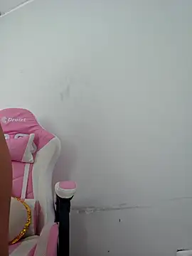 Miss Pompitas23 online show from September 11, 2025, 3:23 pm