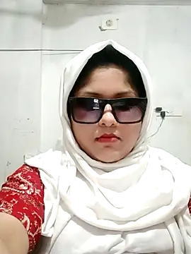 Snapshot of Nusrat-N chatting on February 27, 2026, 2:06 pm Nusrat-N online show from February 27, 2026, 2:06 pm