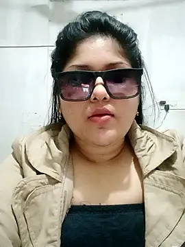 Snapshot of Nusrat-N chatting on January 18, 2026, 3:43 am Nusrat-N online show from January 18, 2026, 3:43 am