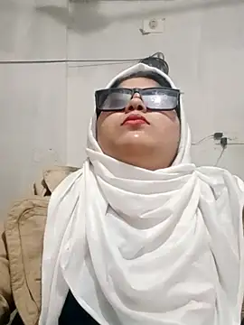 Snapshot of Nusrat-N chatting on February 3, 2026, 8:58 pm Nusrat-N online show from February 3, 2026, 8:58 pm