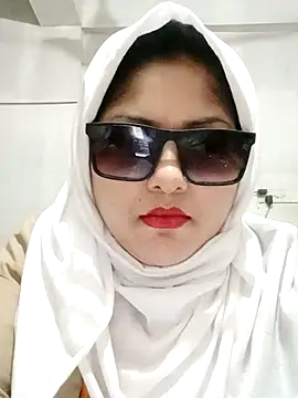 Snapshot of Nusrat-N chatting on February 4, 2026, 11:22 pm Nusrat-N online show from February 4, 2026, 11:22 pm