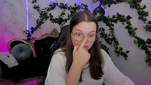 SophieDreamss online show from September 25, 2025, 1:06 pm