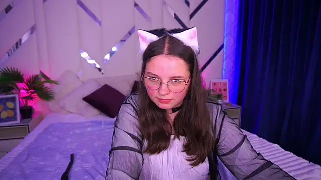 SophieDreamss online show from September 14, 2025, 6:52 pm