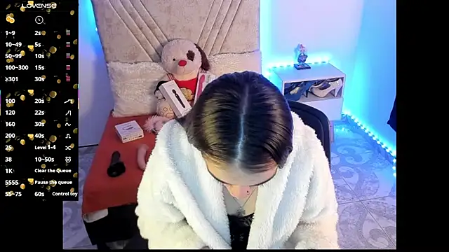 Mia Victoria22 online show from June 12, 2026, 2:42 am