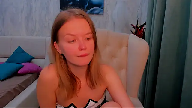 LaurennHill online show from September 22, 2025, 12:16 am