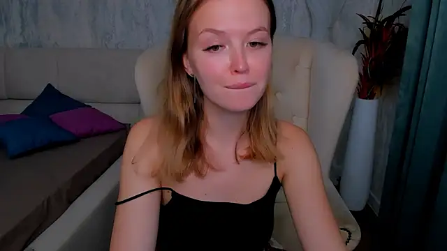 LaurennHill online show from September 26, 2025, 12:28 am