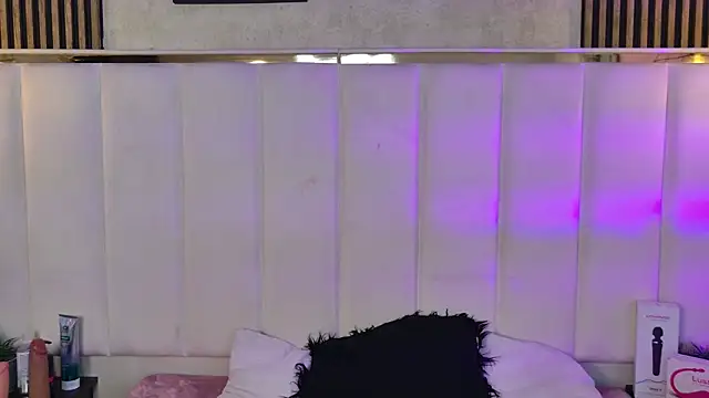 ChloeJoness  online show from November 21, 2025, 8:41 pm