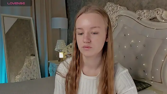 Snapshot of Lucy_Shaw chatting on October 8, 2025, 6:26 am Lucy Shaw online show from October 8, 2025, 6:26 am