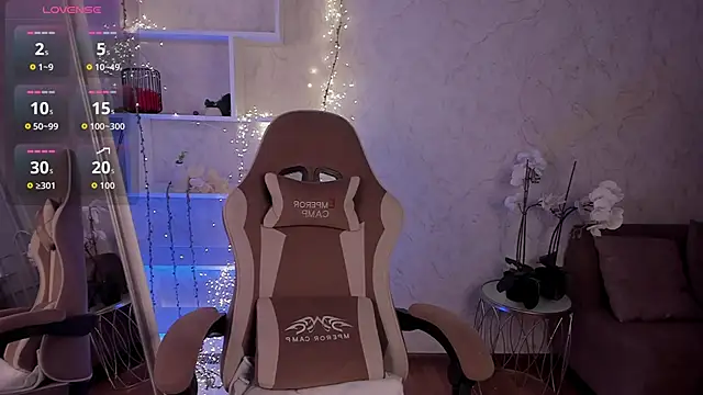 Snapshot of Lucy_Shaw chatting on October 1, 2025, 10:52 am Lucy Shaw online show from October 1, 2025, 10:52 am