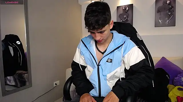 Snapshot of AdrianRinaldi chatting on September 23, 2025, 8:05 pm AdrianRinaldi online show from September 23, 2025, 8:05 pm