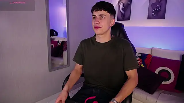 Snapshot of AdrianRinaldi chatting on September 11, 2025, 9:04 pm AdrianRinaldi online show from September 11, 2025, 9:04 pm