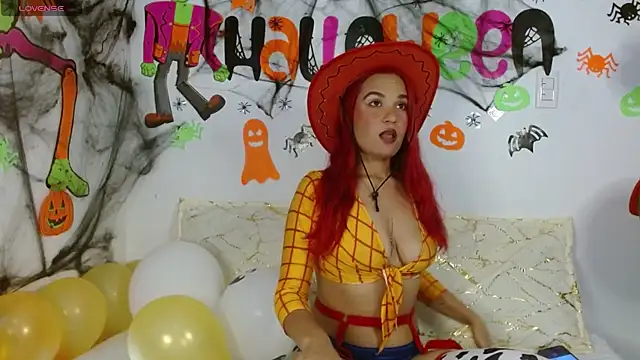 Carolinagarcia12345 online show from November 5, 2025, 3:20 am