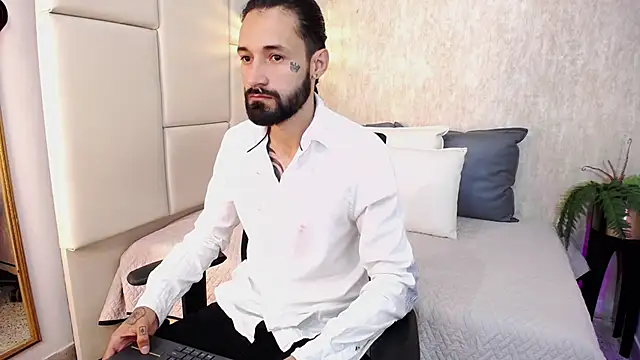 Snapshot of Hisoka_011 chatting on February 16, 2026, 7:34 pm Hisoka 011 online show from February 16, 2026, 7:34 pm