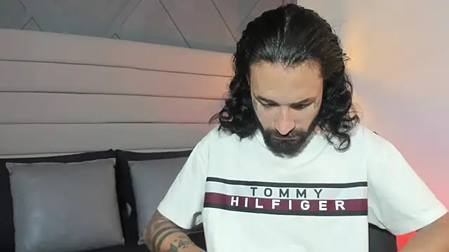 Hisoka 011 online show from September 11, 2025, 7:25 pm