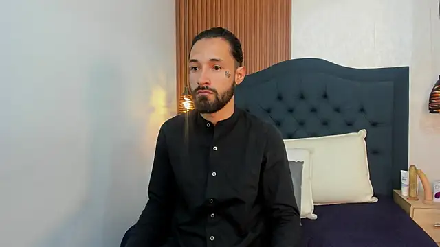 Snapshot of Hisoka_011 chatting on February 10, 2026, 7:24 pm Hisoka 011 online show from February 10, 2026, 7:24 pm