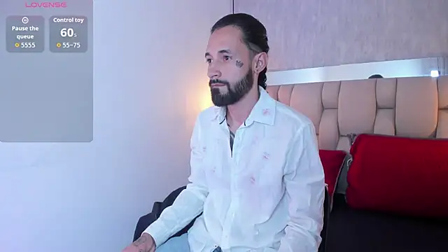 Snapshot of Hisoka_011 chatting on February 7, 2026, 8:06 pm Hisoka 011 online show from February 7, 2026, 8:06 pm