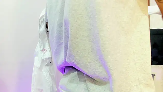 Snapshot of Hisoka_011 chatting on February 5, 2026, 7:21 pm Hisoka 011 online show from February 5, 2026, 7:21 pm