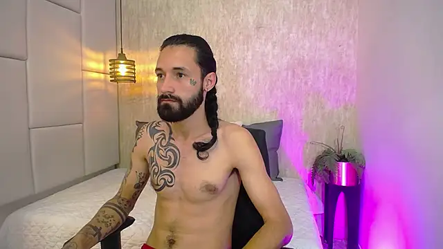 Snapshot of Hisoka_011 chatting on March 3, 2026, 2:40 am Hisoka 011 online show from March 3, 2026, 2:40 am