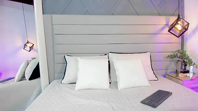 Hisoka 011 online show from October 3, 2025, 7:37 pm