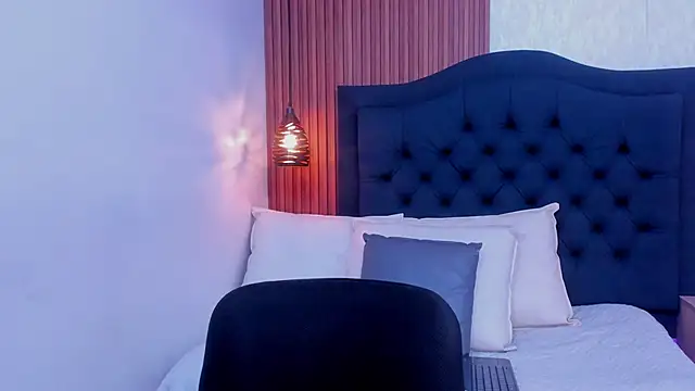 Hisoka 011 online show from April 4, 2026, 9:54 pm