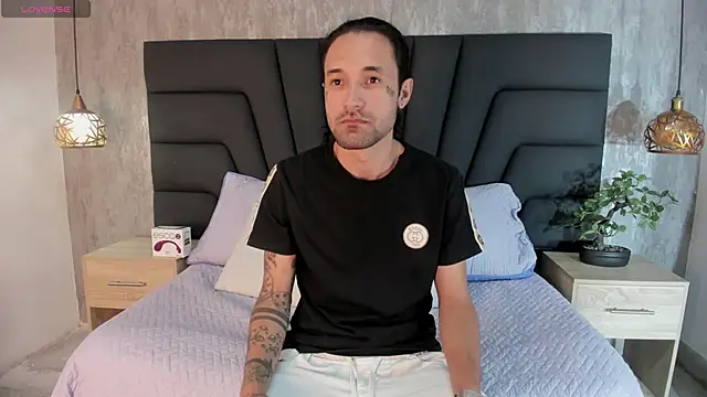 Hisoka 011 online show from October 18, 2025, 7:16 pm