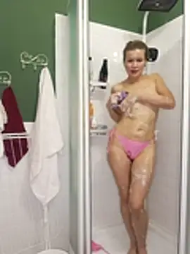 Julia Giulia online show from December 16, 2025, 8:13 pm