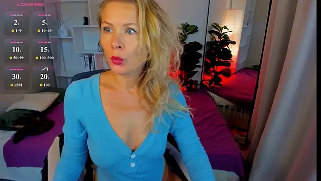 Snapshot of Julia_Giulia chatting on June 25, 2026, 6:24 pm Julia Giulia online show from June 25, 2026, 6:24 pm