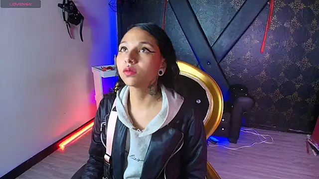 Sweettpleasure online show from March 19, 2026, 2:28 pm