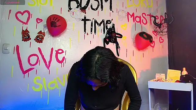 Sweettpleasure online show from November 14, 2025, 2:10 pm