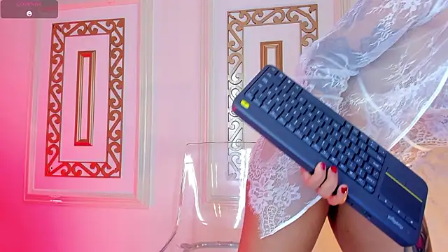 cocoamore online show from February 14, 2026, 11:43 am