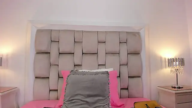 frehia dimou online show from February 24, 2026, 11:22 am